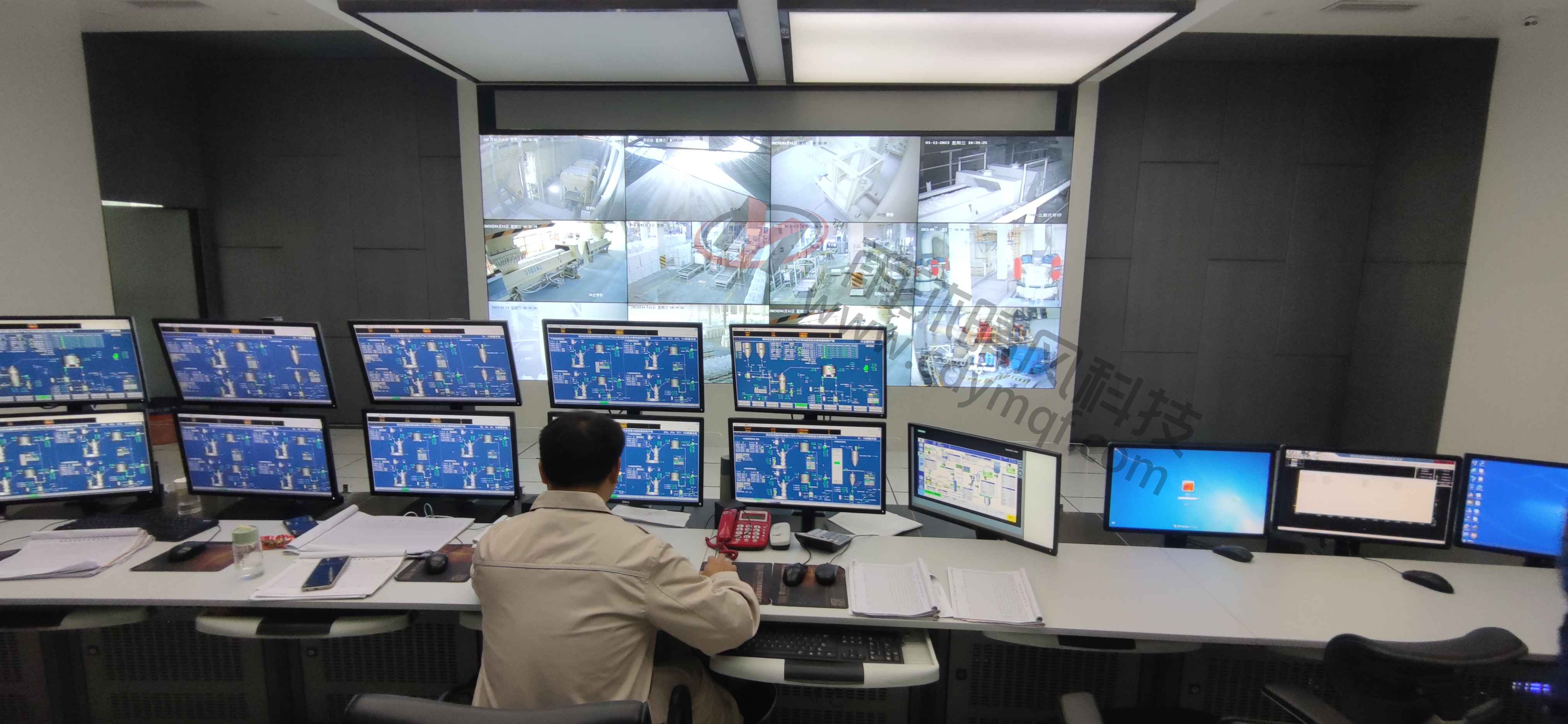 監控控制中心.jpg